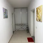Em شقة *