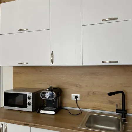 Apartment Em *