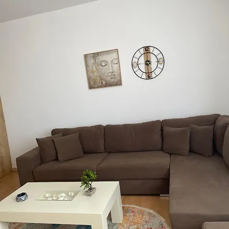 Em Apartment *
