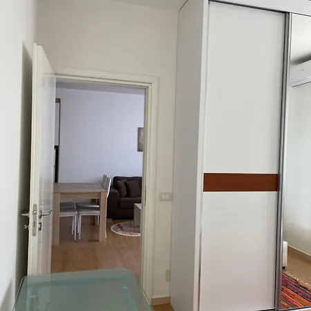Apartment Em