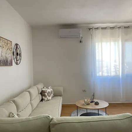 Em * Durres