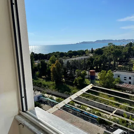 Em Apartment *