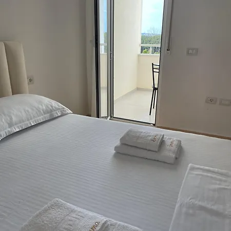 Em Apartment *