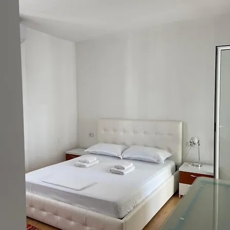 Apartment Em *
